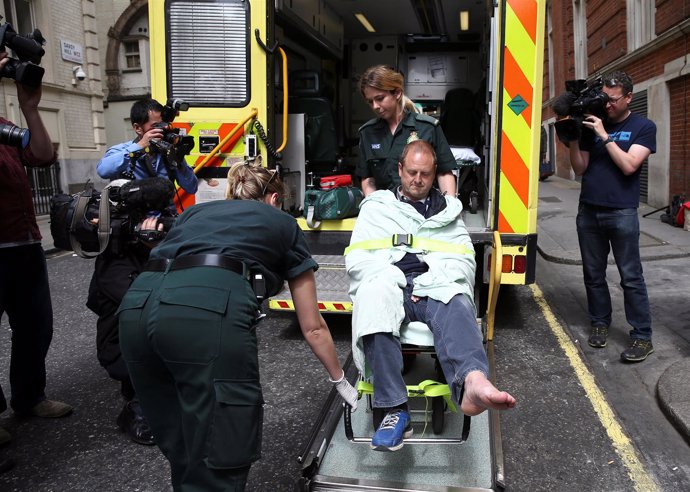 Un cámara de la BBC tras ser atropellado por el coche de Corbyn