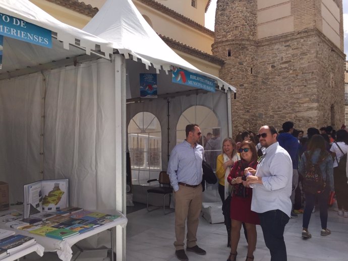 El Instituto de Estudios Almerienses participa en la Feria del Libro de Macael.