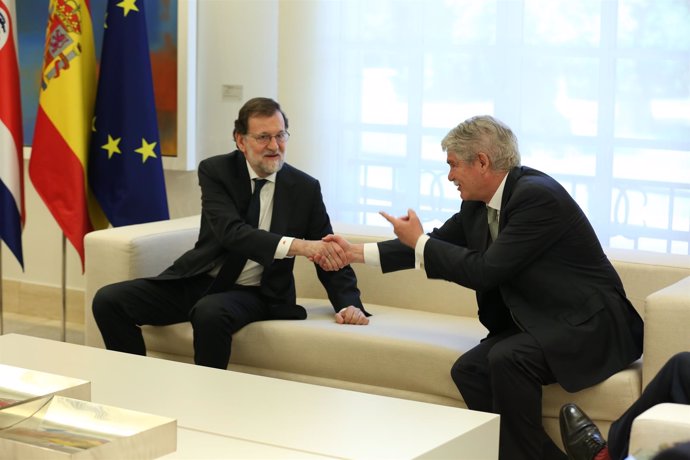 Rajoy y Alfonso Dastis en la Moncloa
