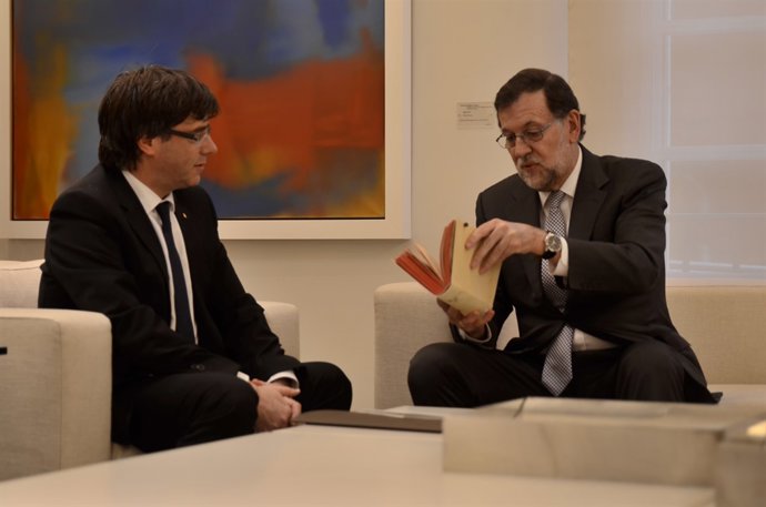 Mariano Rajoy rep Carles Puigdemont a la Moncloa