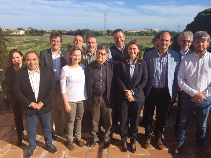 La consellera Meritxell Serret con miembros del Parc Agrari del Baix Llobregat