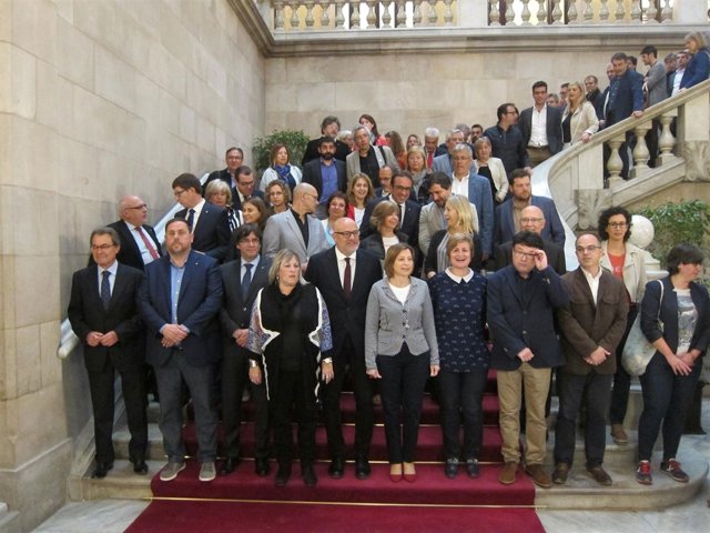 El presidente y varios consellers arropan a L.Corominas y R.Barrufet