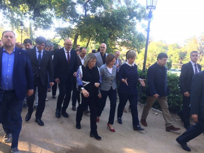 L.Corominas i R.Barrufet avancen cap al TSJC acompanyats pel Govern