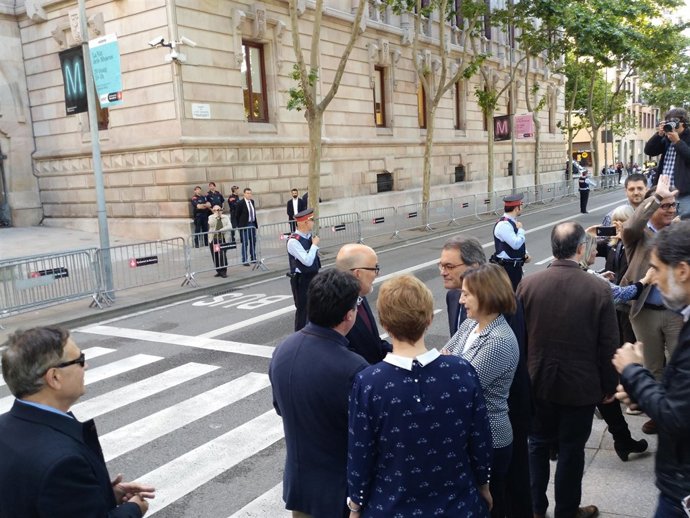L.Corominas y R.Barrufet salen del TSJC entre gritos de 'Independencia'