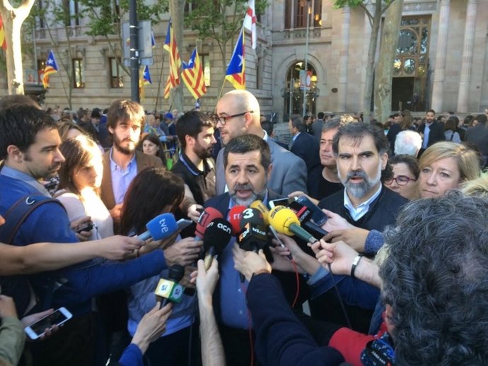 J.Cuixart (Òmnium) a l'esquerra de J.Sànchez (ANC)