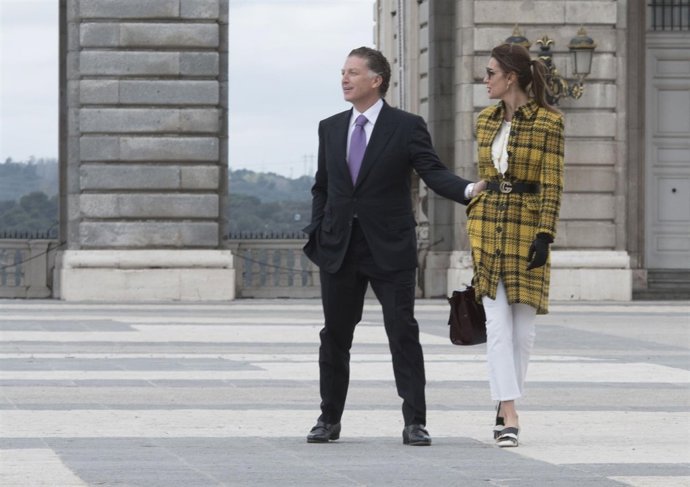 ELÍAS SACAL Y MAR FLORES