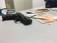 Detenido por acceder con una pistola de fogueo a la casa de su expareja y robarle el dinero de una herencia