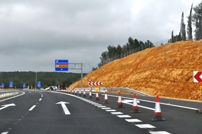 Acceso Al Aeropuerto De Castellón Vigilado Por La Guardia Civil