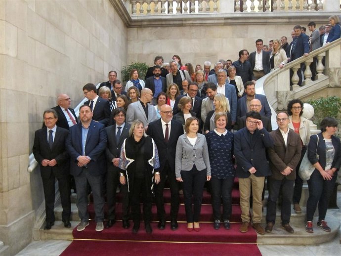 El presidente y varios consellers arropan a L.Corominas y R.Barrufet