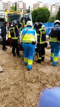 Herido grave un obrero al caer por un hueco en un edificio en obras en Sanchinarro