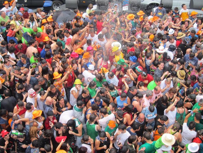      Bajada De Celedón. Fiestas De La Blanca                          