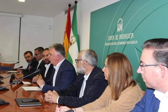 El delegado de la Junta en Huelva, Francisco José Romero, con GDR.