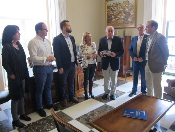 El alcalde de Miami visita Cáceres para estrechar lazos                  