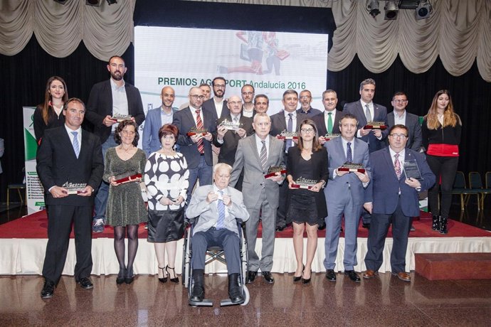 Todos los premiados por su contribución al deporte por Agesport.