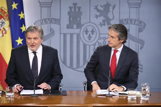 Iñigo Méndez de Vigo e Iñigo de la Serna en la rueda de prensa