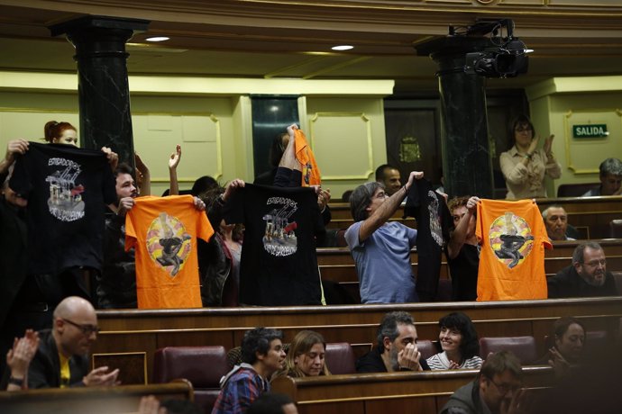 Diputados celebran en el Congreso el rechazo del decreto ley de la estiba