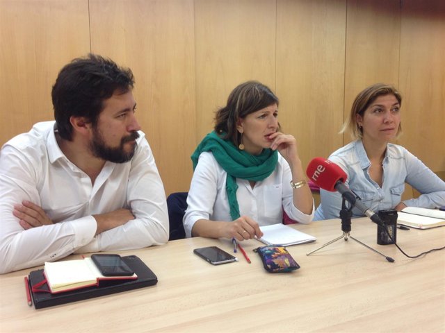 Yolanda Díaz y Antón Gómez-Reino en rueda de prensa
