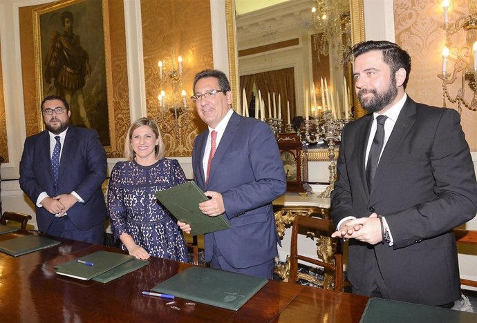 La presidenta de la Diputación de Cádiz y el presidente de la Fundación Cajasol