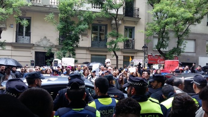 Protesta ante la Embajada de Venezuela en Madrid