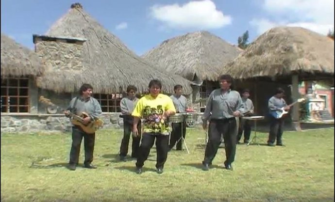 Grupo Néctar en el videoclip de la canción Muchachita