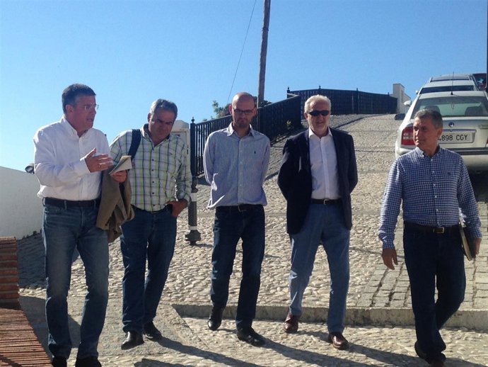 Visita de diputados a obras de PFEA en Frigilia y Torrox 