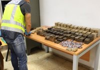 Dos detenidos por vender hachís y esconder hasta 37 kilos en casa de la hermana