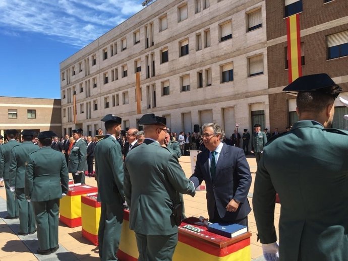 El ministre de l'Interior, Juan Ignacio Zoido, amb la Guàrdia Civil.
