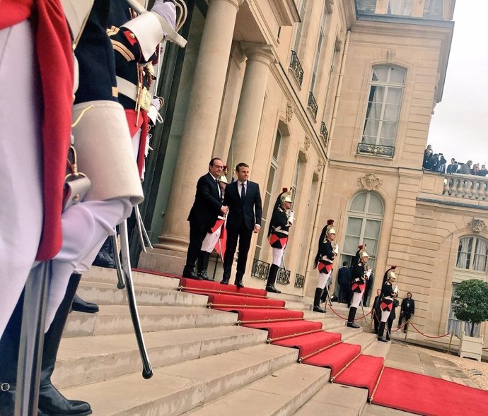 François Hollande y Emmanuel Macron en el Elíseo