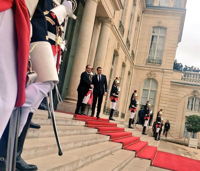 François Hollande i Emmanuel Macron en l'Elisi