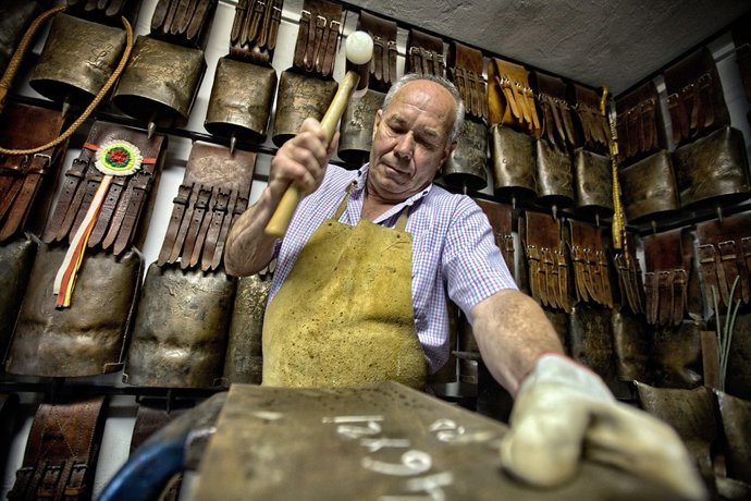 Fabricante de campanas y cencerros
, exposición EnREDarte