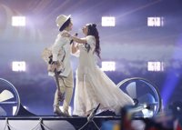 El gallo de Manel Navarro y el 'calvo' australiano, los reyes de Eurovisión en Twitter