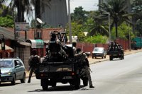 El Ejército marfileño lanza una operación contra los militares amotinados desde hace tres días