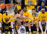 Los Warriors golpean primero en la final del Oeste con una espectacular remontada