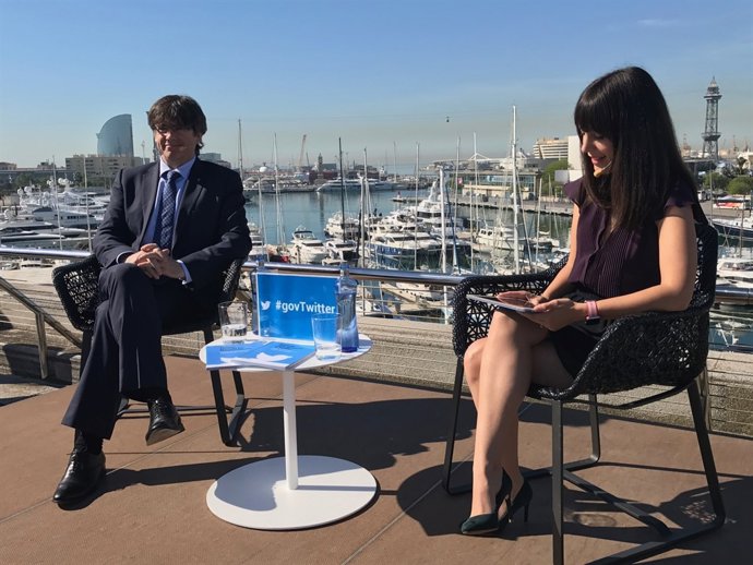 C.Puigdemont en la presentació del 'Manual dels governs a Twitter'