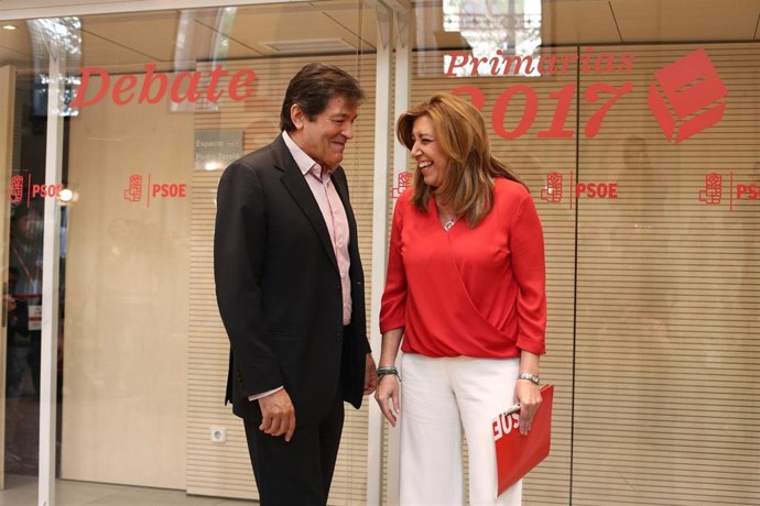Susana Díaz y Pedro Sánchez antes del inicio del debate del PSOE
