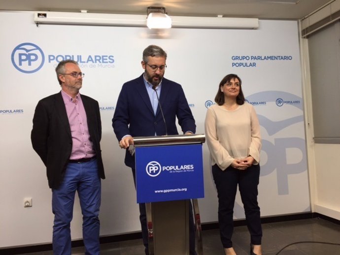 El portavoz del Grupo Parlamentario Popular, Víctor Manuel Martínez