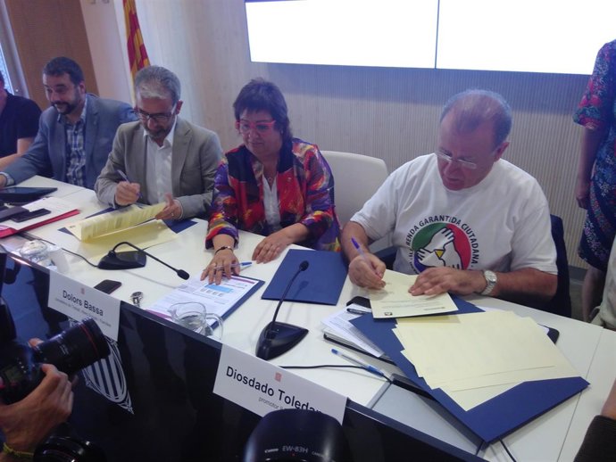 La consellera D.Bassa firma el acuerdo de Renta Garantizada de Ciudadanía