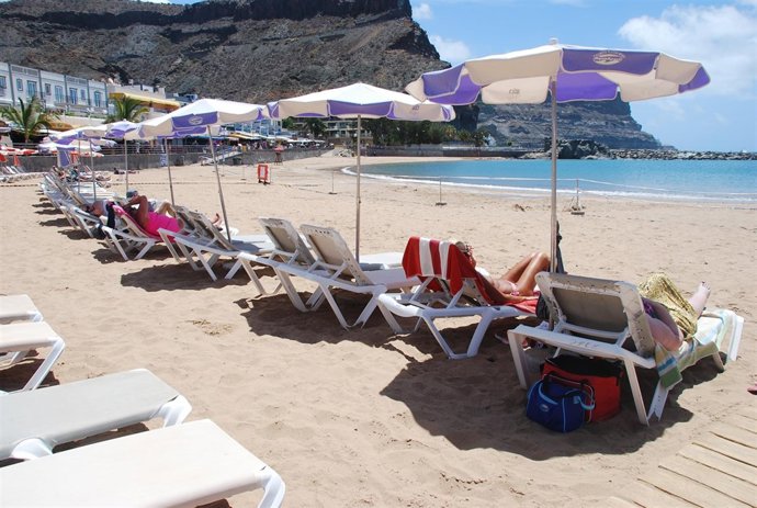 Prohibido El Baño En Playa De Mogán Temporalmente Por Un Vertido De Aguas Residu