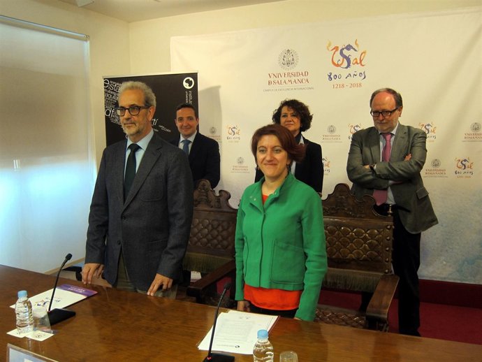 Salamanca:  el rector y Mercedes García                             
