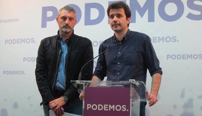 Javier Sánchez y Oscar Urralburu en rueda de prensa en Podemos