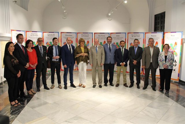 De la Calle y Villalobos, con los municipios premiados