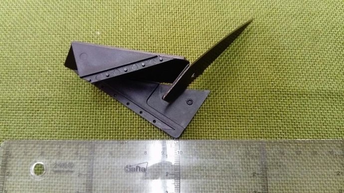 La Guardia Civil de Lugo intervenie una navaja oculta en forma de tarjeta.