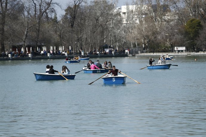 Parc del Retir, barca , barques, gent en barques, persona, persones