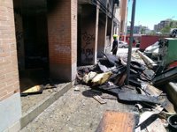 Sucesos.- El incendio en el bajo de Gastón Castelló se salda con tres trasladados al Hospital General