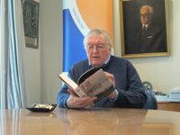 La UC investirá al historiador Paul Preston Doctor Honoris Causa