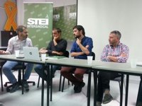 El senador de EU Bernat Picornell se reúne con los sindicatos para tratar el problema de los funcionarios interinos