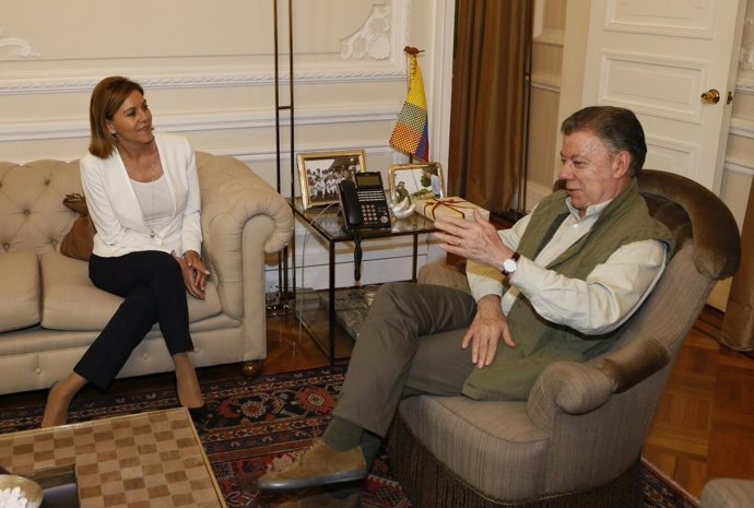 María Dolores de Cospedal con el presidente colombiano, José Manuel Santos