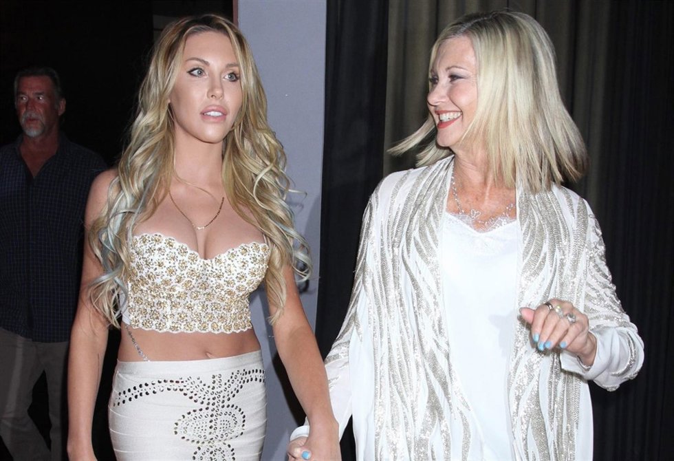 Olivia Newton-John con su hija Chloe Lattanzi