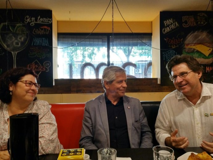 El president de l'ANA, Pedro Ignacio Altamirano, al costat d'Eduardo Reyes