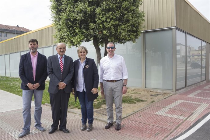 10:30 C/ Julio De Pablo, 4, Maliaño, Camargo.  El Consejero De Obras Públicas Y 